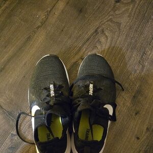 Women's Black Nike Running Shoes NIKE 🆓 Size 9 Great Deal! black And 🤍🐻‍❄️